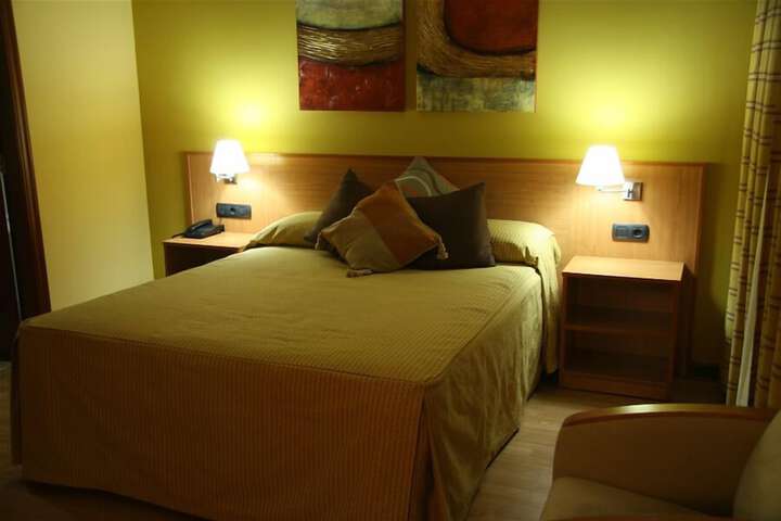 Room 6 of 18