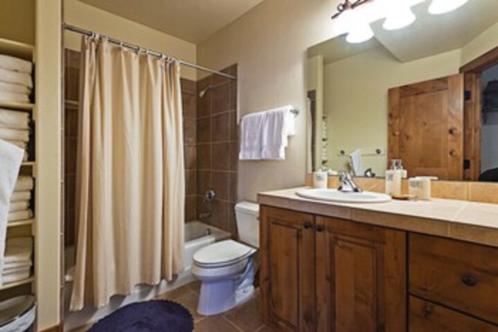 Room 4 of 33