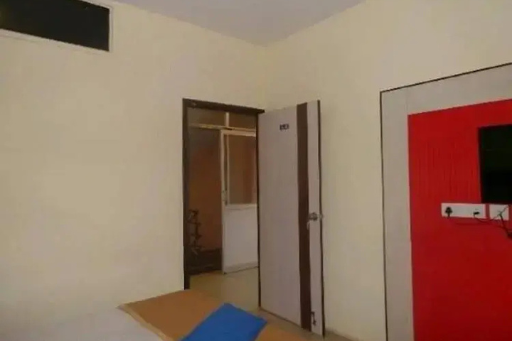Room 9 of 11