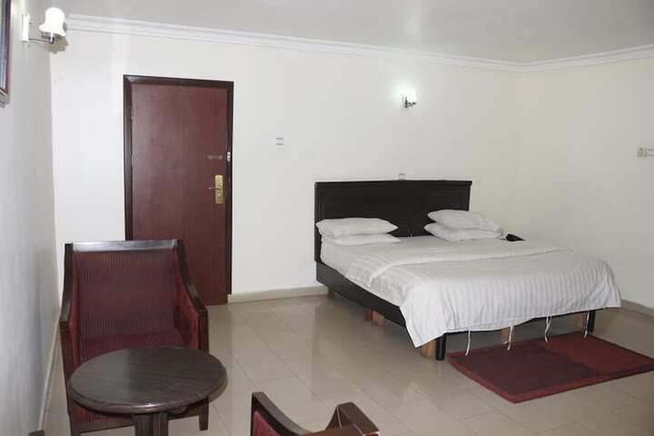 Room 14 of 18