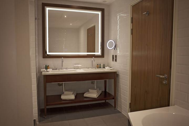 Room 38 of 117