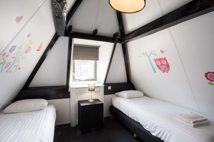 Room 12 of 49