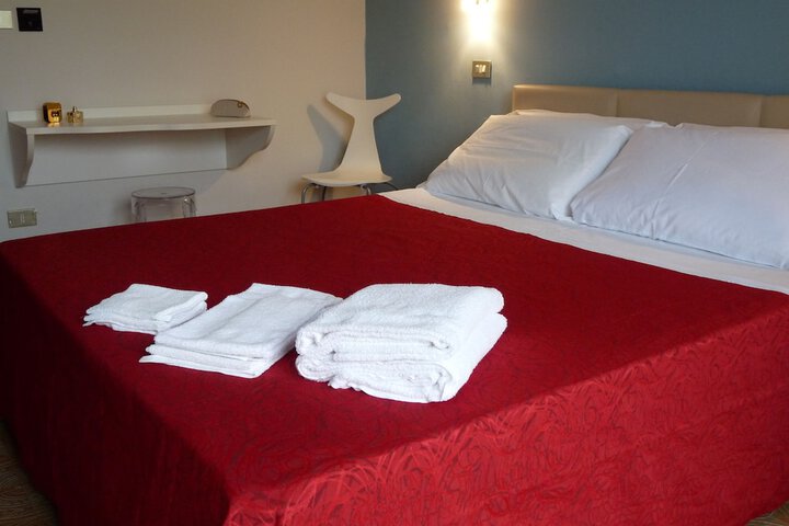 Room 2 of 17
