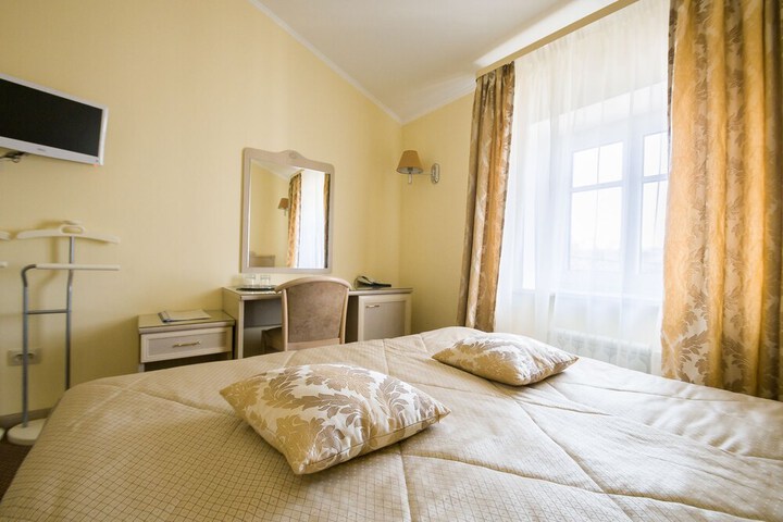 Room 11 of 42