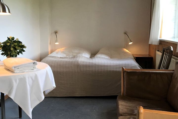 Room 4 of 28