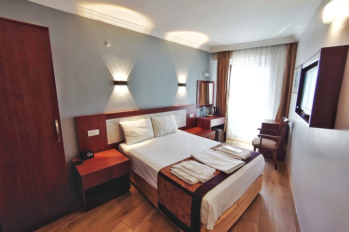 Room 18 of 65
