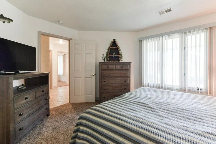 Room 6 of 35