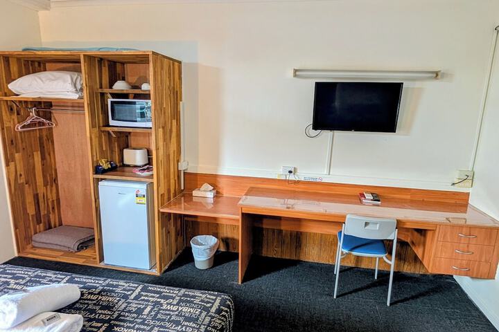 Room 7 of 32