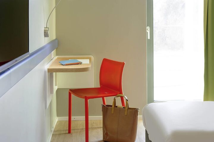 Room 9 of 25