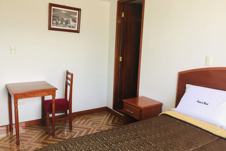 Room 4 of 9