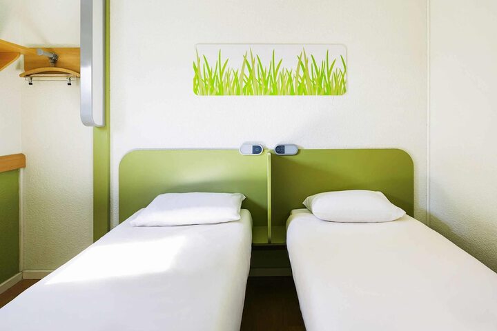 Room 10 of 31