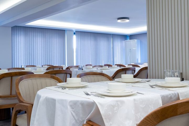 Dining 17 of 21