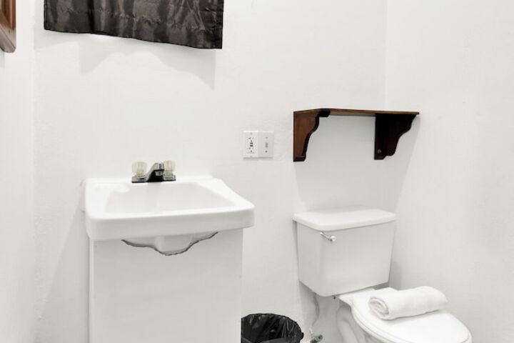 Room 33 of 59