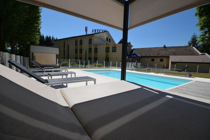 Hotel Pool