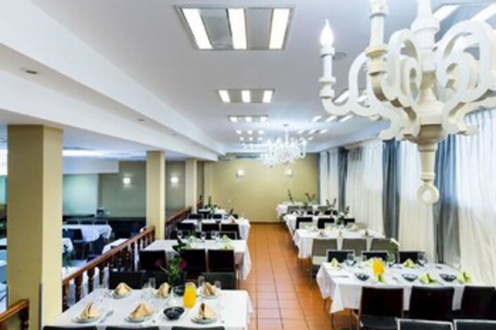Dining 5 of 9