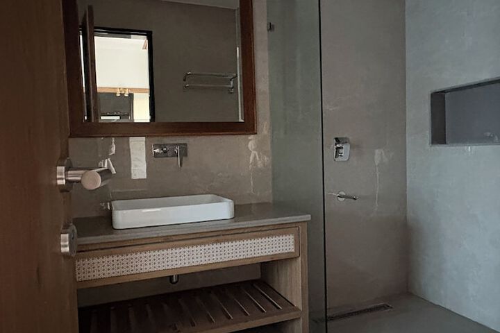 Room 13 of 28
