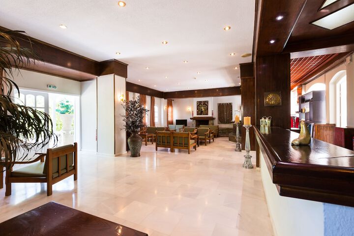 Entrance & Lobby