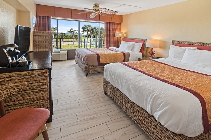 Deluxe 2 Double Beds Sunset View Balcony (4 of 15)