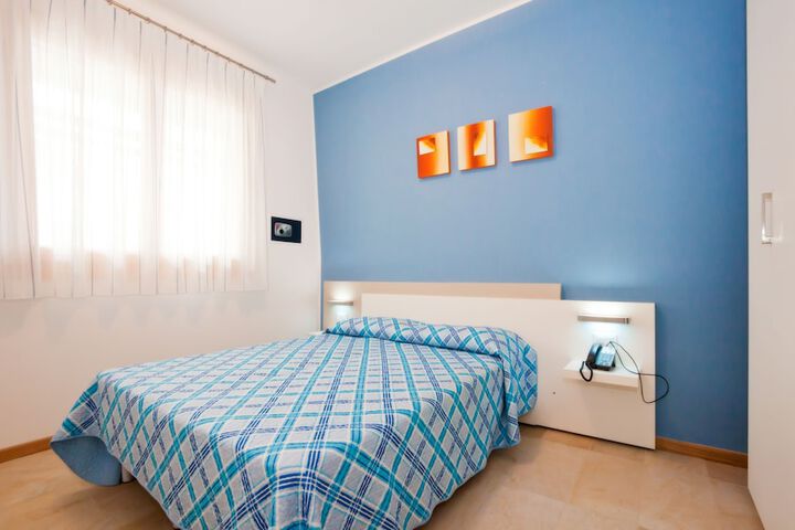 Room 6 of 49