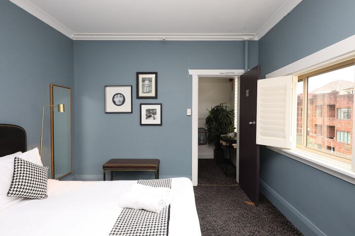 Room 5 of 37