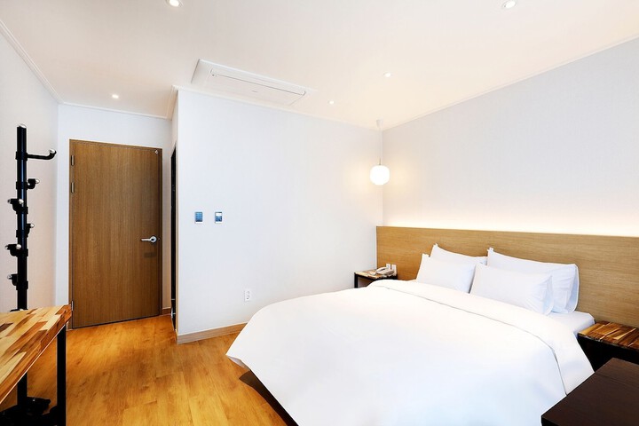 Room 8 of 30