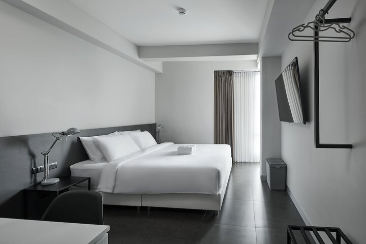 Room 8 of 38