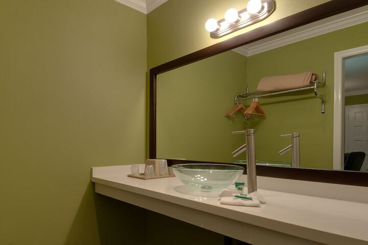 Premium King Bed (2 of 13)
