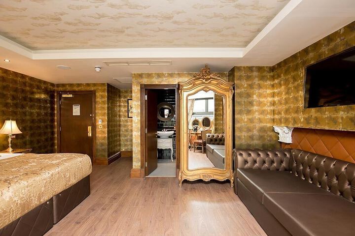 Room 151 of 194