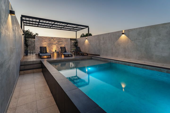 Pool 32 of 34