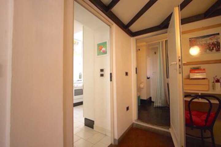 Room 7 of 14