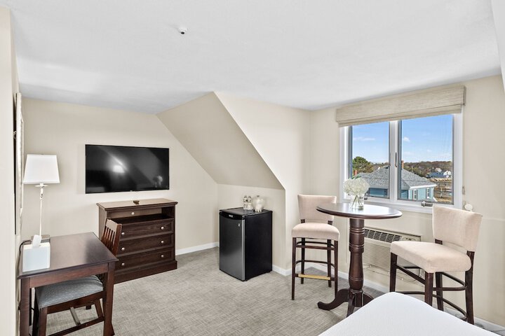 Room 5 of 32