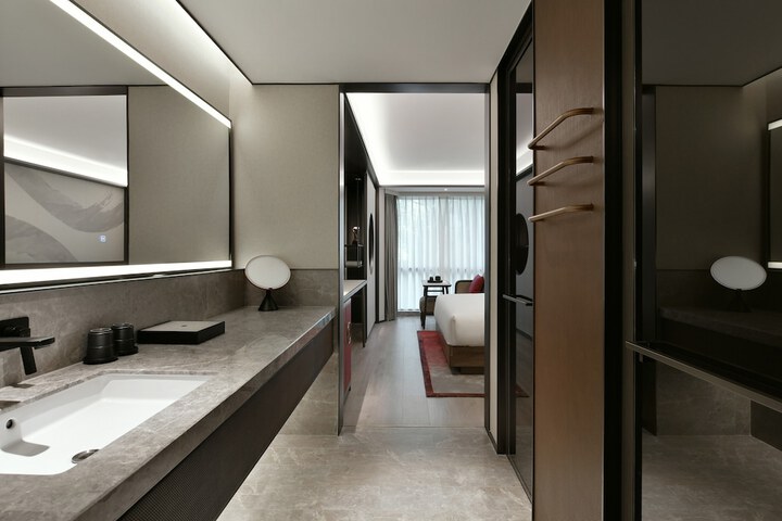 Room 9 of 46