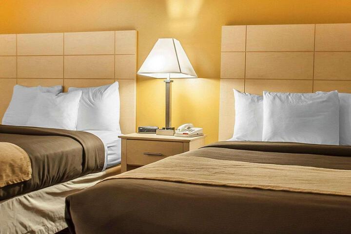 Deluxe 2 Queen Beds (8 of 8)