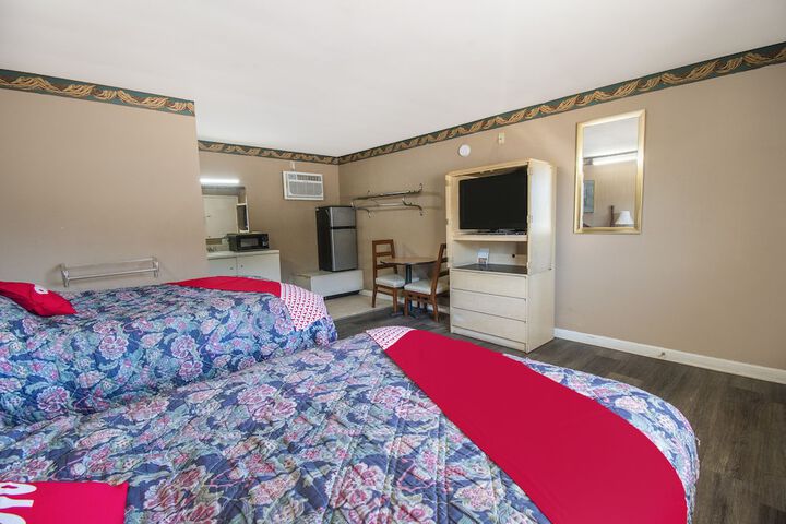 2 Double Beds (4 of 8)