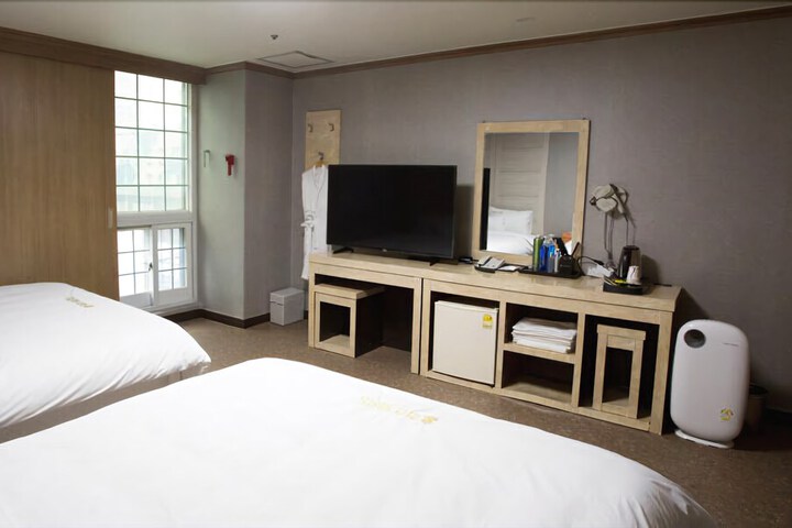 Room 4 of 38
