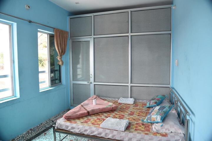 Room 2 of 16