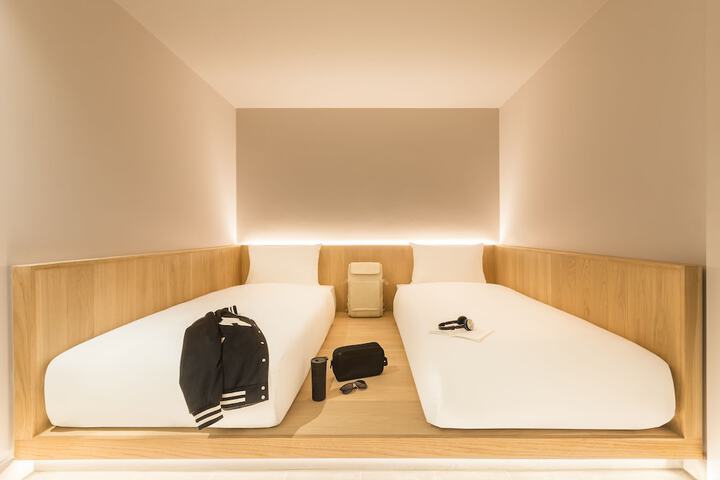 Room 30 of 49