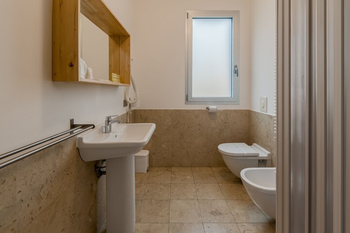 Room 50 of 75