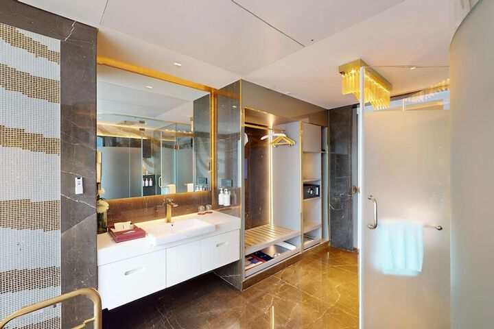 Hotel Interior 126 of 231