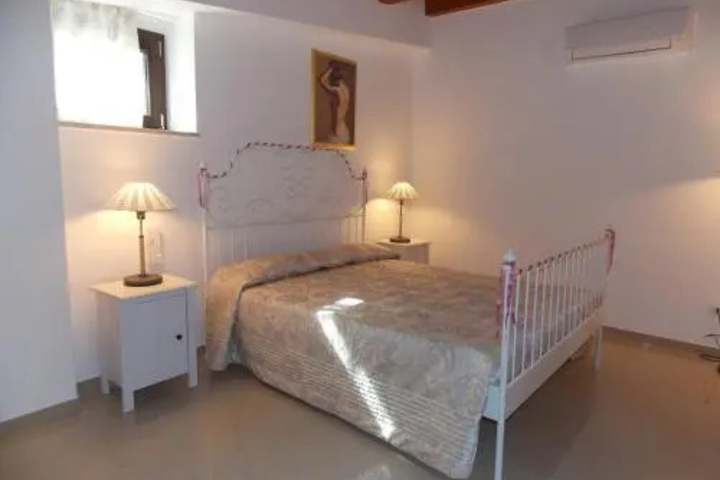 Room 4 of 15