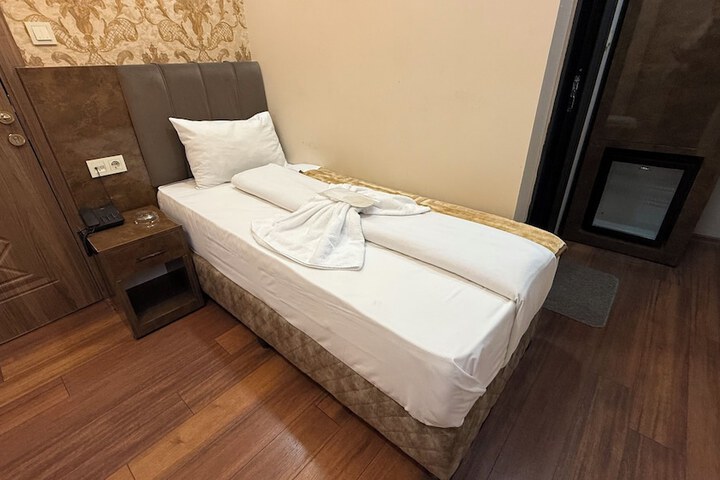 Room 11 of 31
