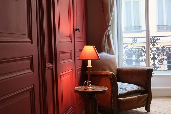 Room 6 of 8