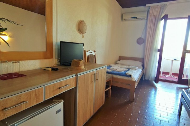 Room 13 of 42