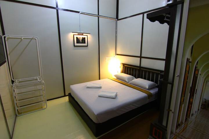 Room 11 of 76