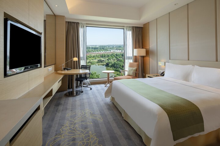 Room 34 of 89