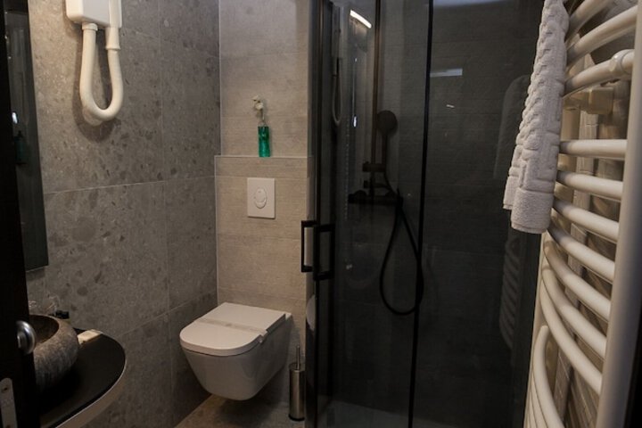 Room 18 of 39