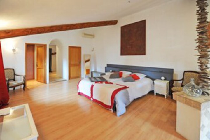 Room 45 of 49