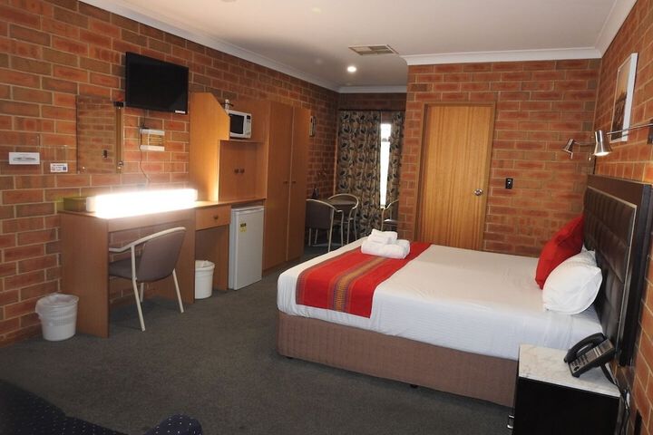 Room 13 of 36