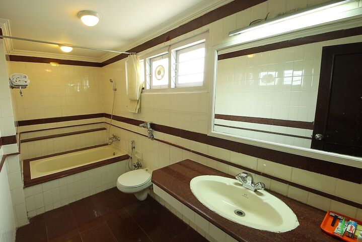 Room 13 of 21