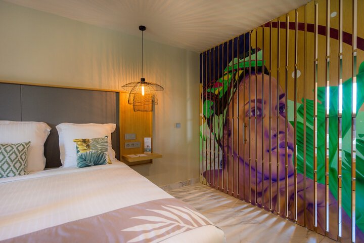Room 2 of 72